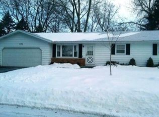 201 Hilltop Cir, Brooklyn, WI 53521