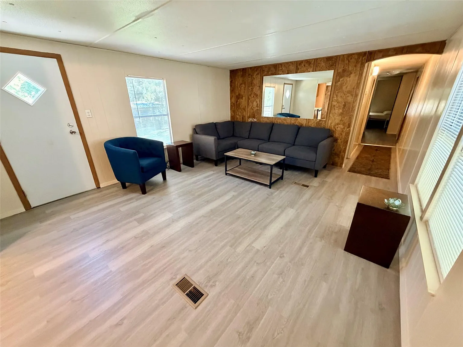 2 bed, 1.0 bath, 840 sqft, $1,550 — Photo 3