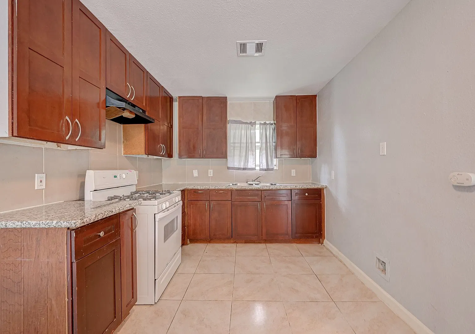Beautiful and Spacious 4-Bedroom Home for Rent in Houston, TX! — Photo 4