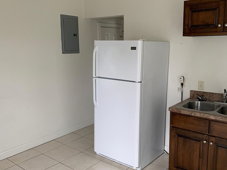 1st image of 417 E 3rd St #417