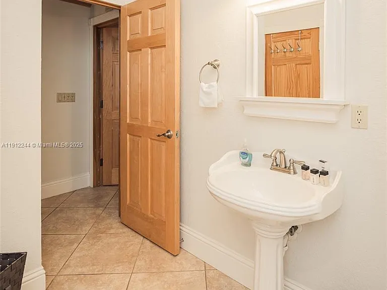 302 Balboa St — Photo 21