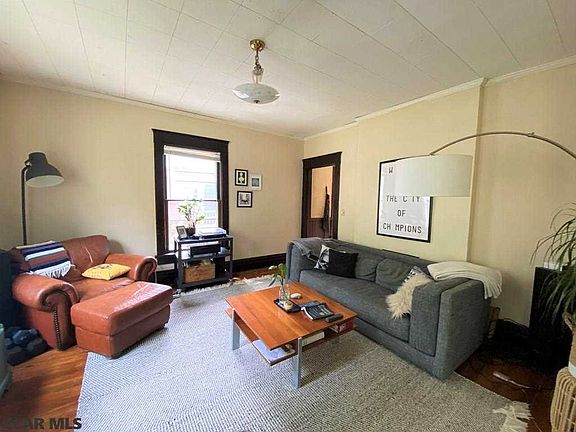 4th image of 147 E Park Ave