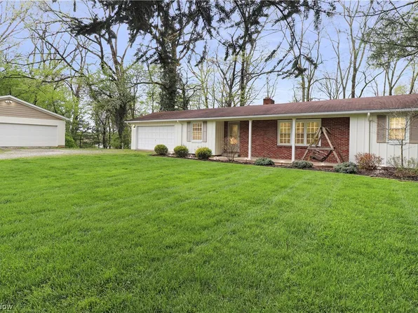 1581 Elberta Ave SW, North Canton, OH 44709