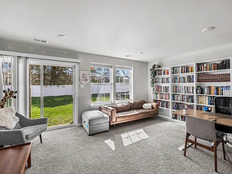7 Autumn Park Blvd — Photo 25