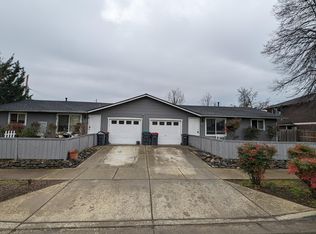 2325-2327 Dahlia Way, Medford, OR 97501