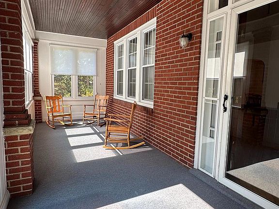 4th image of 151 Frost Ave