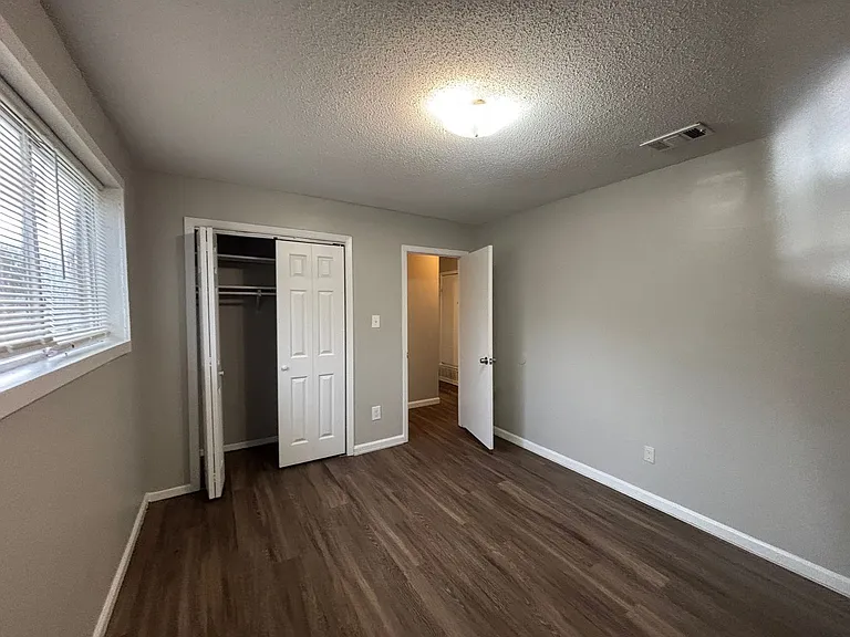 1423 Todds Creek Cv — Photo 11