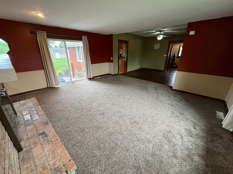 211 W Fisk St — Photo 11
