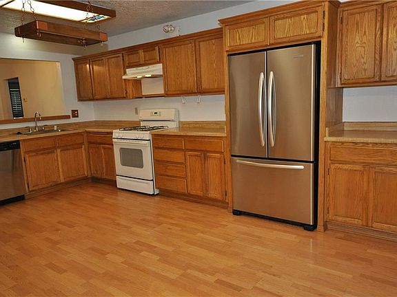 5th image of 432 E Mountain View Blvd