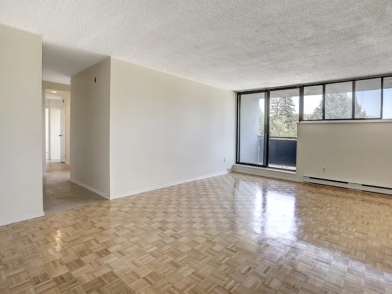 666 King St E — Photo 28