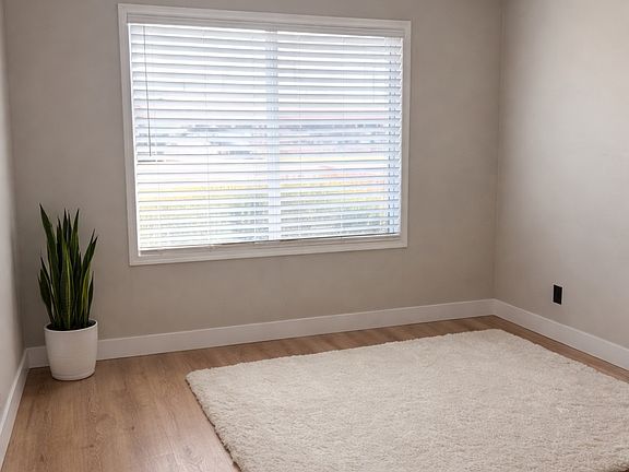 5th image of 656 W Carla Vista Dr