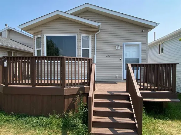 220 W 16th St E, Brooks, AB T1R 1K3