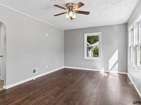 5th image of 3450 Martin Ave