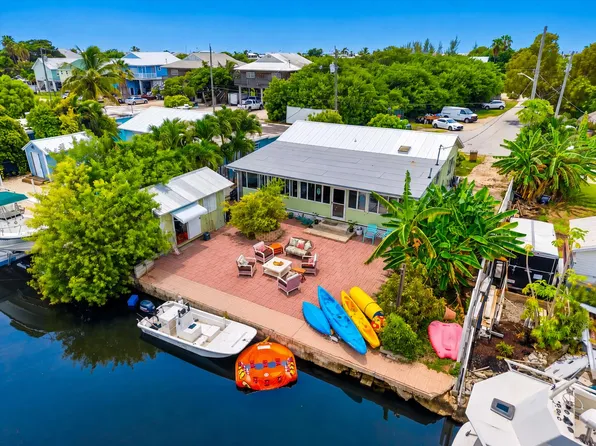 27 Lake Dr N, Summerland Key, FL 33042