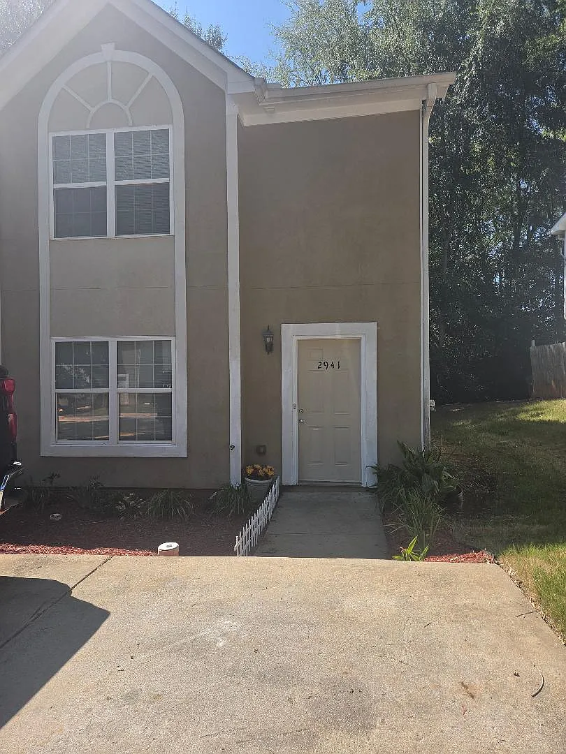 3 bed, 2.5 bath, 1212 sqft, $1,700 — Photo 1