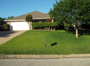 1325 Colorado Dr, Benbrook, TX 76126