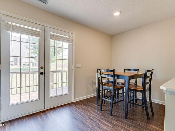 5th image of 905 Milton Ct Unit 905