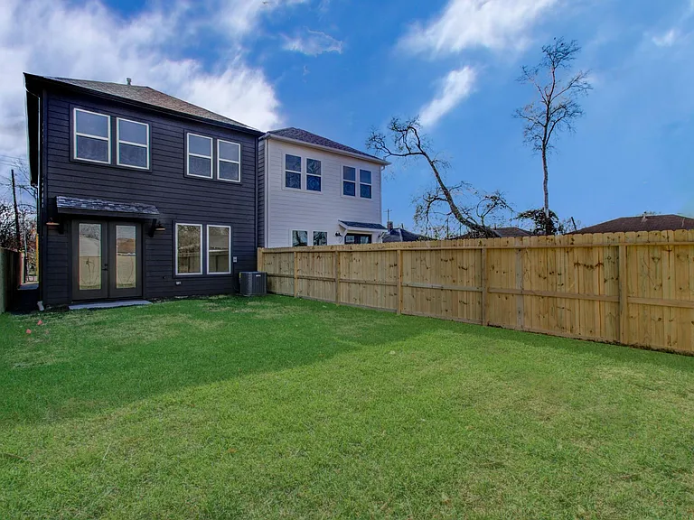 4425 Providence St — Photo 36
