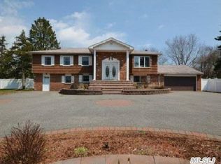 665 Larkfield Rd, Commack, NY 11725