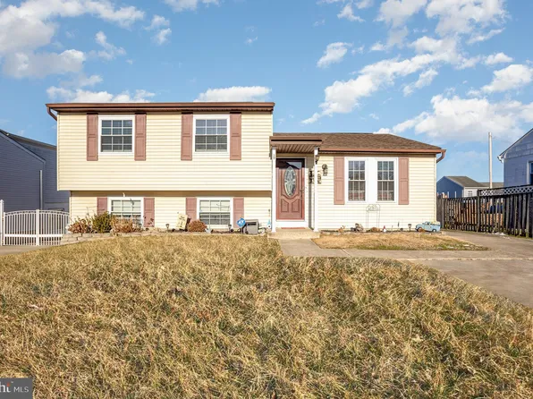 631 Fuselage Ave, Essex, MD 21221