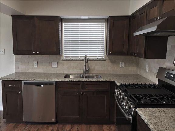 3rd image of 2958 Topaz Ln