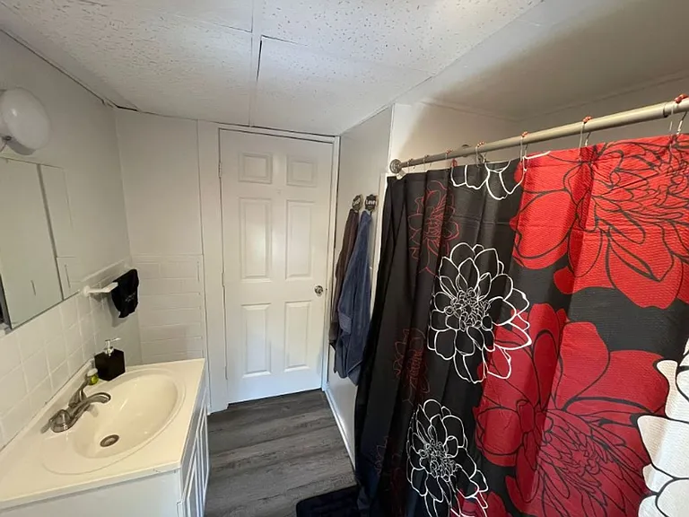 18 Cedar St — Photo 2