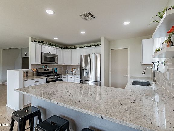 4th image of 4083 E Aragonite Ln