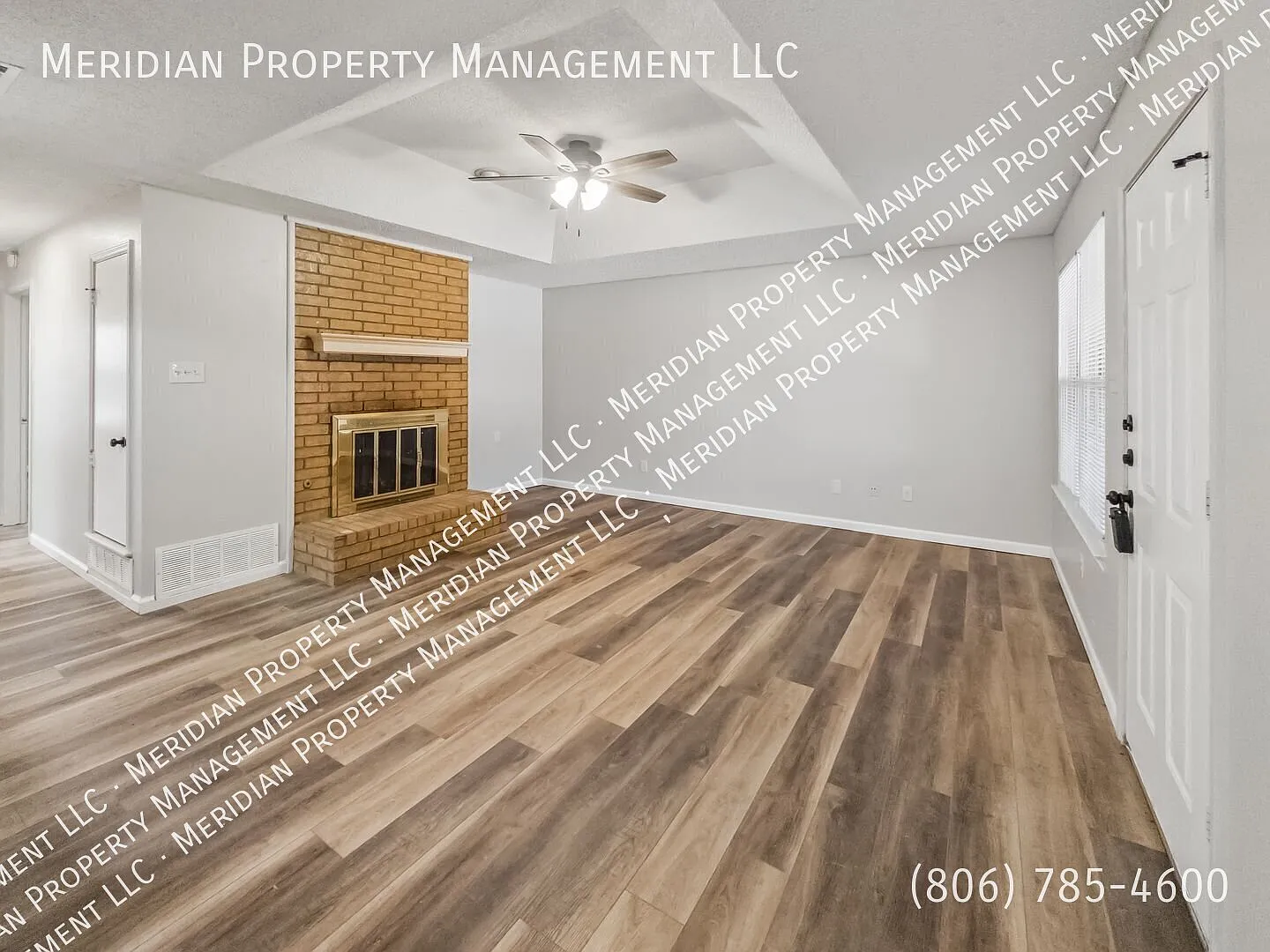 Modern 2 Bed 2 Bath with Fireplace, Laundry Room & Garage — Photo 4