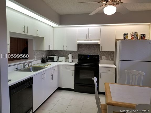 5th image of 550 SW 137th Ave APT 307L
