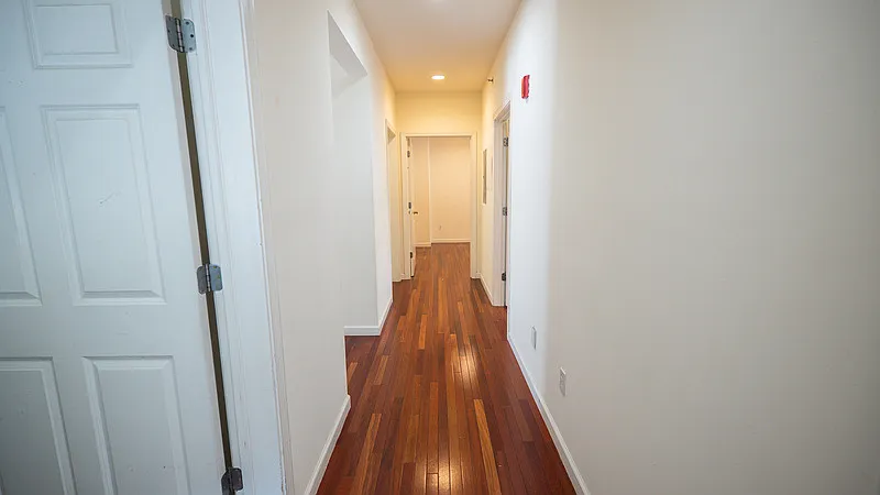 4 bed, 1.0 bath, $4,400 — Photo 4