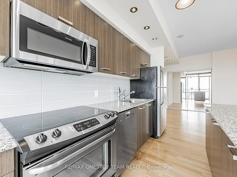 832 Bay St #4110 — Photo 12