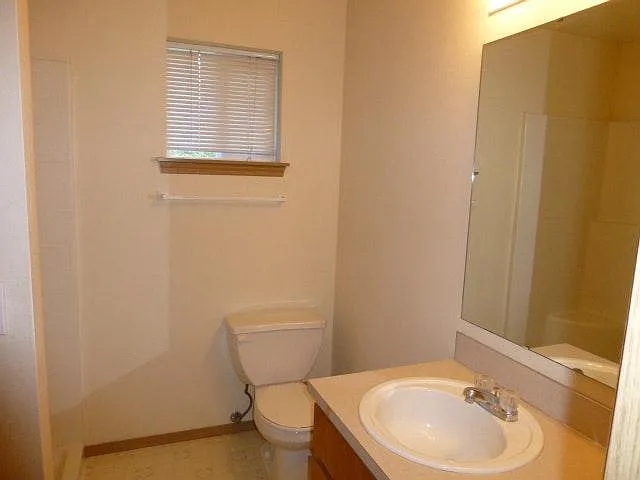 2nd Bathroom