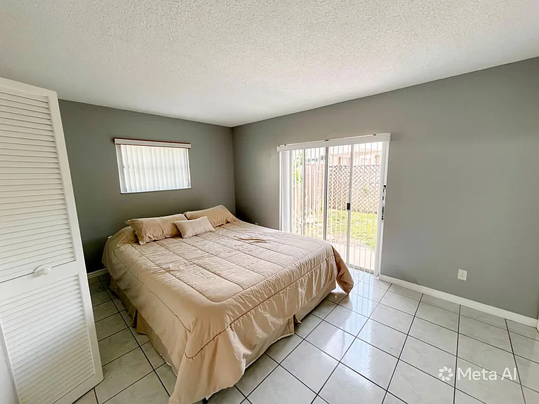 320 SW 1st St — Photo 17