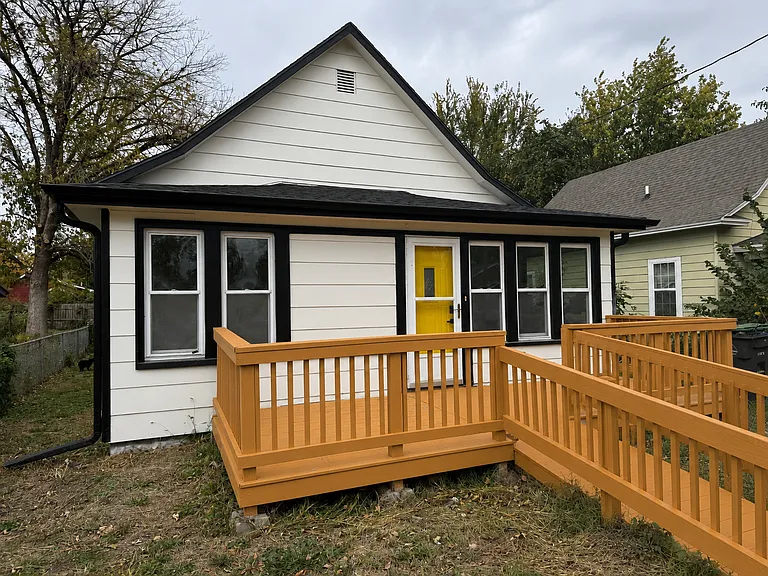 2050 E Grand Ave — Photo 18