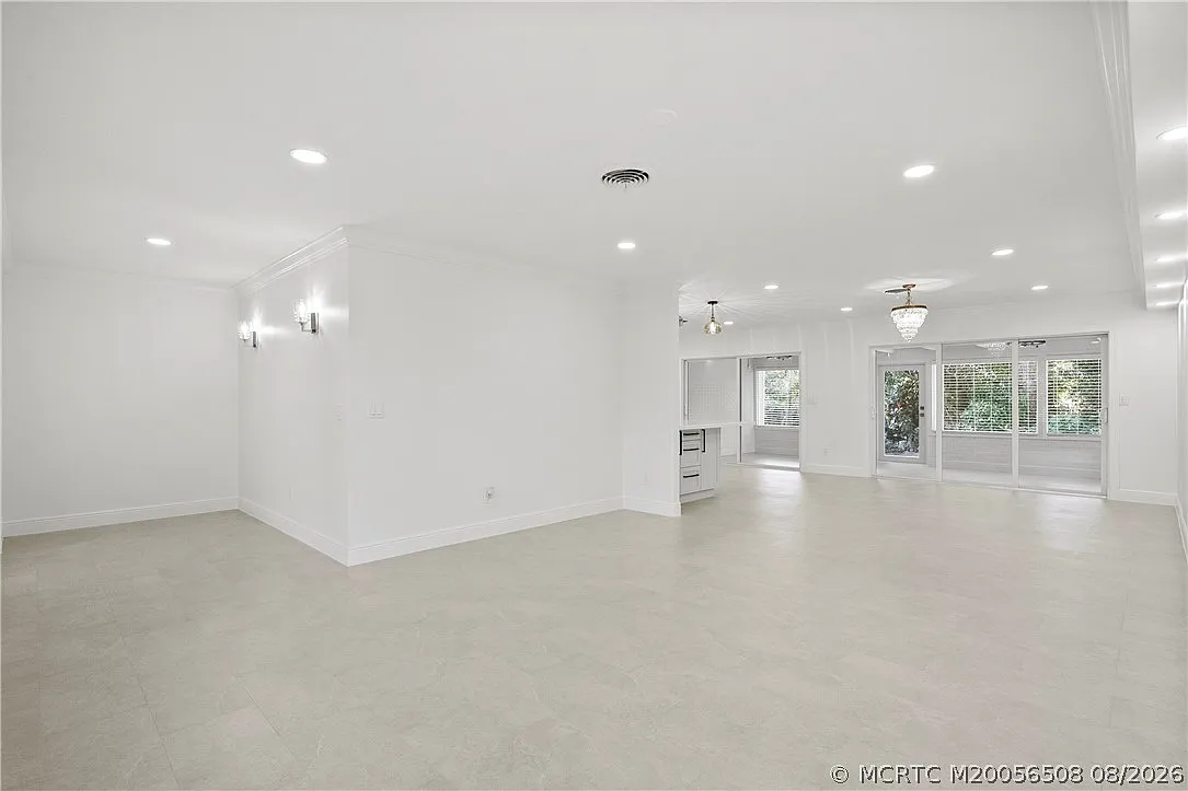 3 bed, 2.0 bath, 2214 sqft, $4,300 — Photo 4