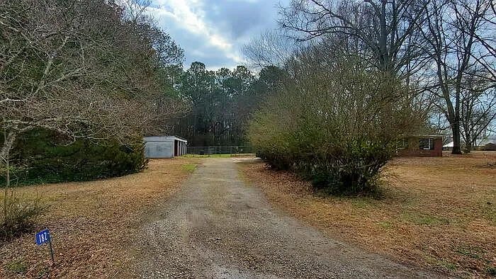3 bed, 1.0 bath, 1596 sqft, $1,700 — Photo 4