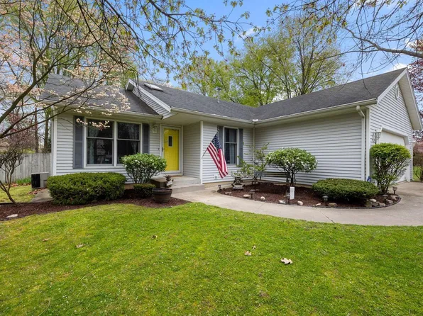 52522 Ruth St, Granger, IN 46530