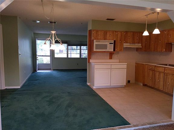 5th image of 634 Glencove St