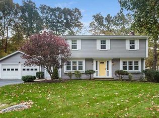 36 Hedgerow Dr, Warwick, RI 02886