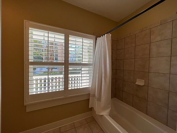 5th image of 421 Grand Palm Ln