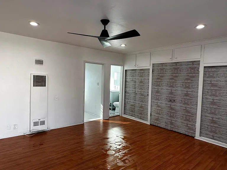 323 N Chevy Chase Dr #G — Photo 2