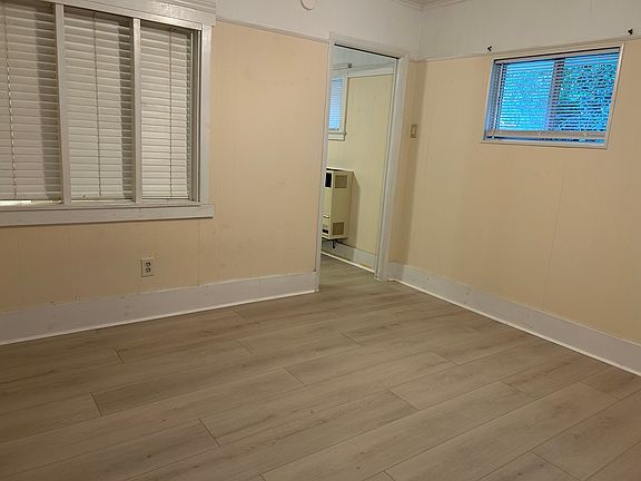 5th image of 3319 Bell St #2