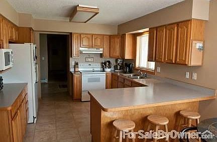 Kitchen : -Includes bar and breakfast area -Includes all appliances