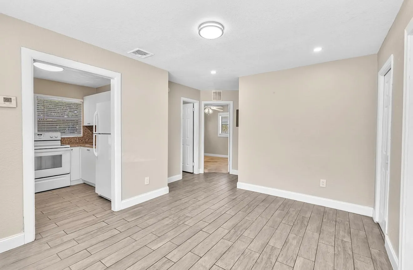 2 bed, 618 sqft, $2,300 — Photo 3