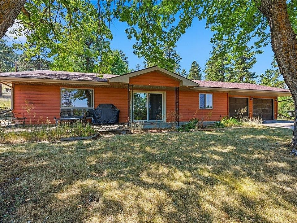 1st image of 3221 Pine Tree Trl