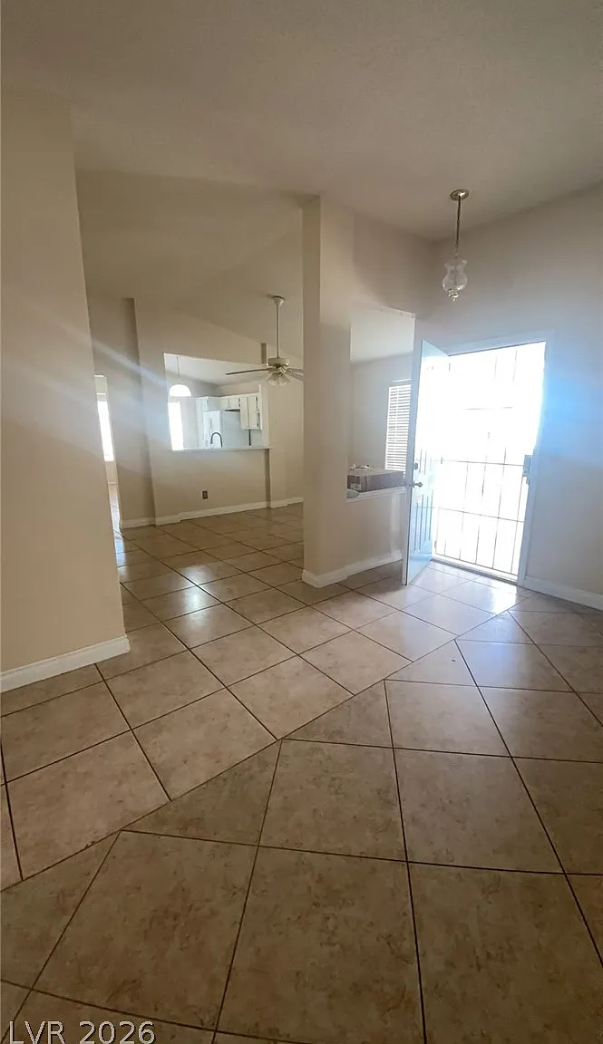 3 bed, 2.0 bath, 1614 sqft, $2,200 — Photo 4
