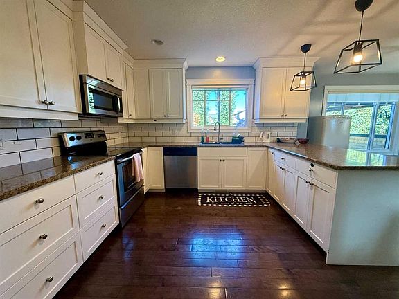 3rd image of 46 N Spruce Rd