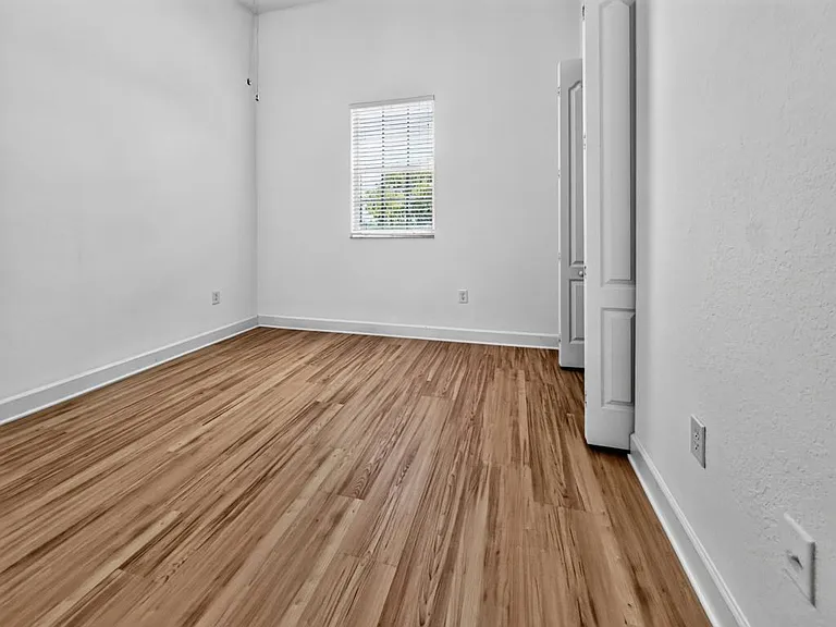 625 SW 146th Ter — Photo 21