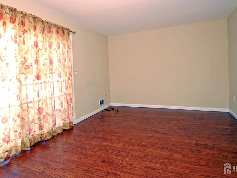 21 Rosewood Ct — Photo 8