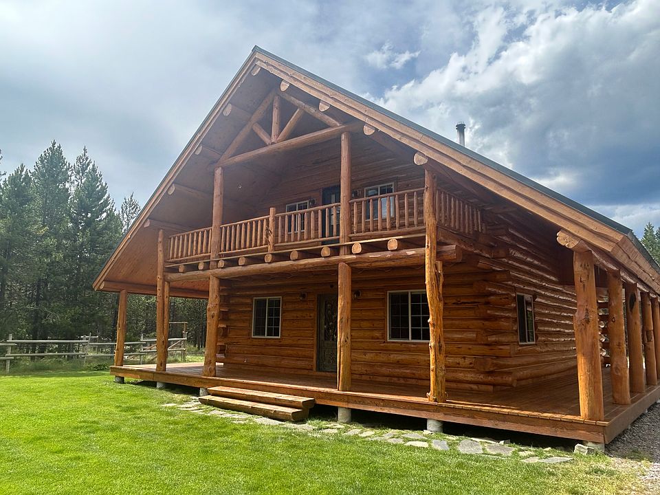 Beautiful log home in rural setting